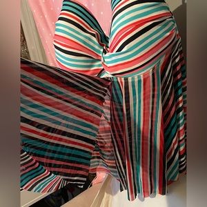 Very cute swim suit. The top is very flattering, fun, & flirty!